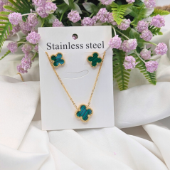 Ensemble chaîne + Boucle d'oreille trèfle vert 1